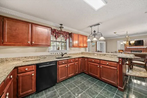 1320 Wolf Lair Dr, Collierville, TN 38017-8648