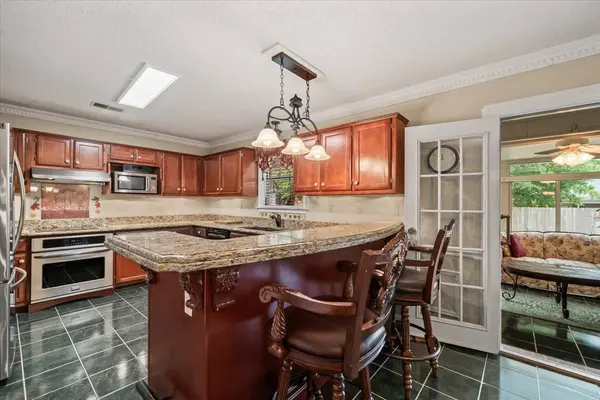 1320 Wolf Lair Dr, Collierville, TN 38017-8648