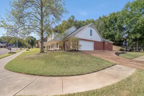 1005 Tara Woods Dr, Collierville, TN 38017-6162