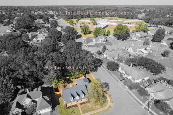 1005 Tara Woods Dr, Collierville, TN 38017-6162