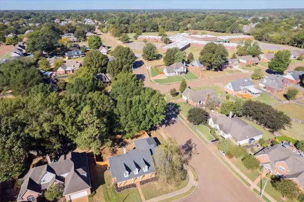 1005 Tara Woods Dr, Collierville, TN 38017-6162