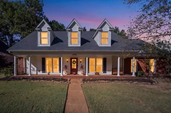 1005 Tara Woods Dr, Collierville, TN 38017-6162