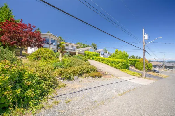 375 Cariboo Dr, Nanaimo, BC V9R 6A4