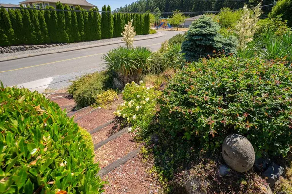 375 Cariboo Dr, Nanaimo, BC V9R 6A4