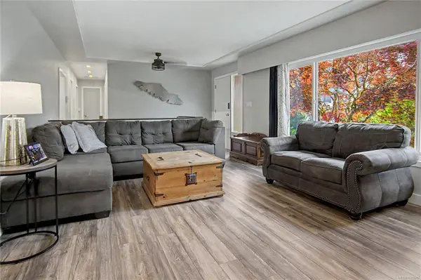 159 Roberta Rd, Nanaimo, BC V9X 1A1