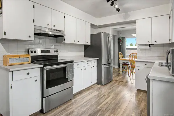 159 Roberta Rd, Nanaimo, BC V9X 1A1