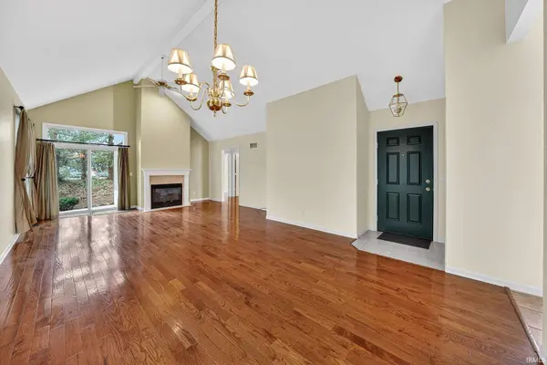 1342 Bridge Water Way, Mishawaka, IN 46545-4070