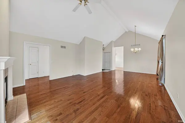 1342 Bridge Water Way, Mishawaka, IN 46545-4070