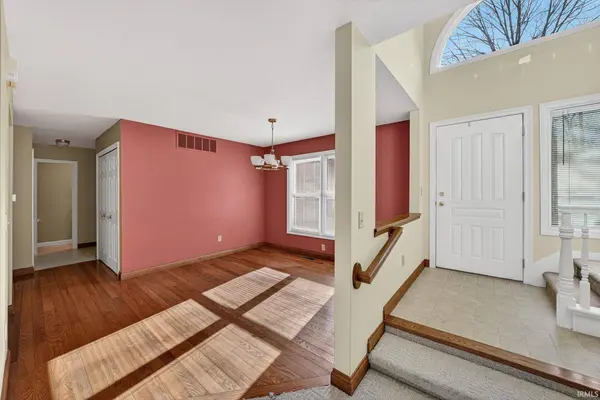 1446 Bridge Water Way, Mishawaka, IN 46545-4029