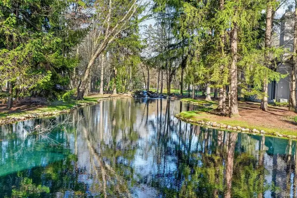 1446 Bridge Water Way, Mishawaka, IN 46545-4029