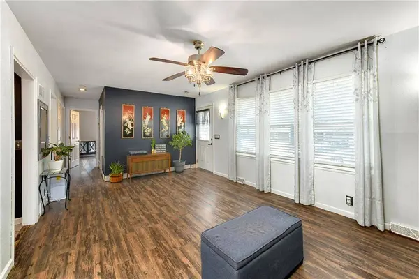 100 NW 22nd ST, Blue Springs, MO 64015