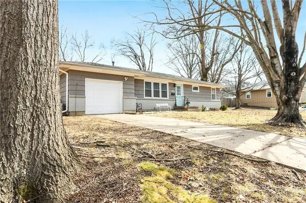 100 NW 22nd ST, Blue Springs, MO 64015