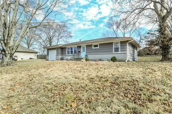 100 NW 22nd ST, Blue Springs, MO 64015