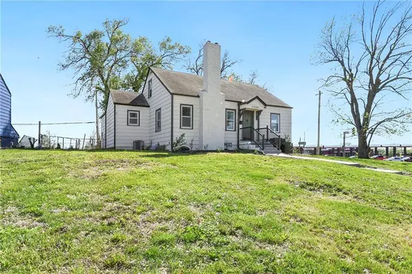 11201 E 40th ST #S, Independence, MO 64052