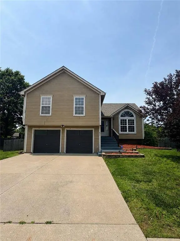 644 SE JONATHON AVE, Lee's Summit, MO 64063