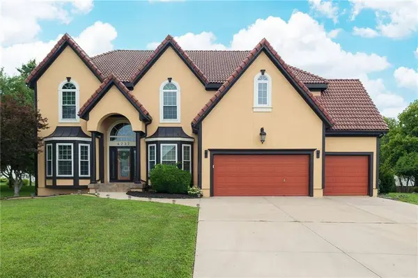 4232 NE Tremont CT, Lee's Summit, MO 64064