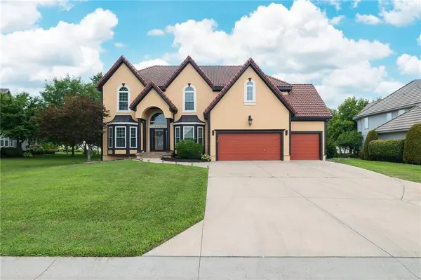 4232 NE Tremont CT, Lee's Summit, MO 64064