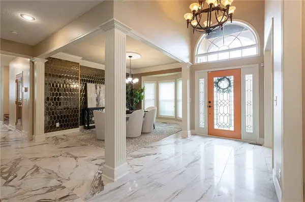 4232 NE Tremont CT, Lee's Summit, MO 64064