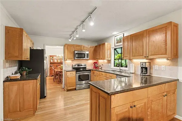508 O'Neill DR, Jamestown, NC 27282