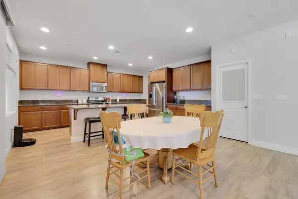 848 Calico Dr, Rocklin, CA 95765-5492