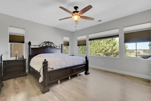 848 Calico Dr, Rocklin, CA 95765-5492