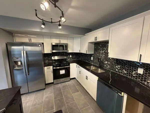 815 W 70th AVE, Merrillville, IN 46410