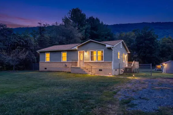 4851 Bradshaw RD, Salem, VA 24153