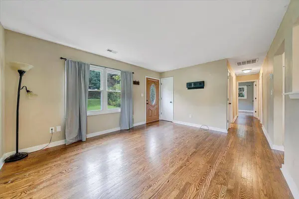 4851 Bradshaw RD, Salem, VA 24153