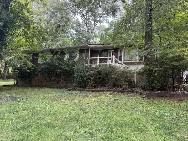 1062 Medina LN
