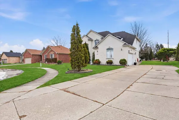 19444 Jack Pine Drive, Macomb, MI 48042