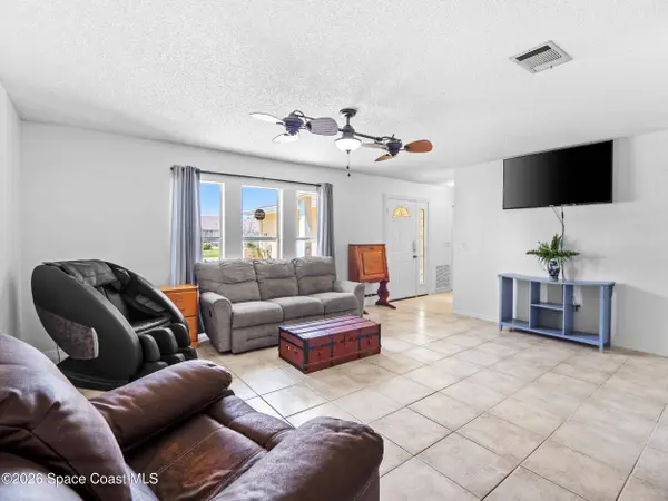 674 Antigua ST NE, Palm Bay, FL 32907