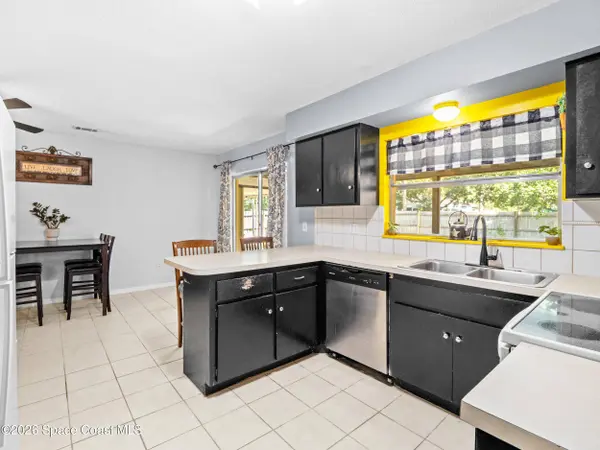 674 Antigua ST NE, Palm Bay, FL 32907