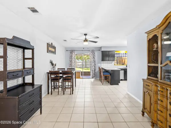 674 Antigua ST NE, Palm Bay, FL 32907