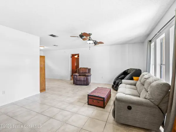 674 Antigua ST NE, Palm Bay, FL 32907