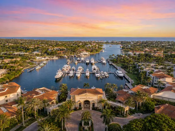 Admirals Cove Real Estate: Jupiter's Private Waterfront & Golf Club Community | Palm Beach County
