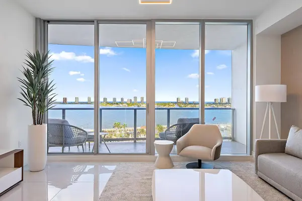 220 Lake Shore DR #1008, Lake Park, FL 33403