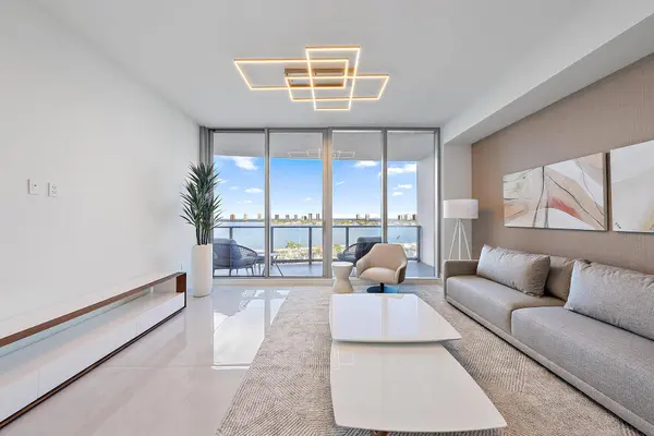 220 Lake Shore DR #1008, Lake Park, FL 33403
