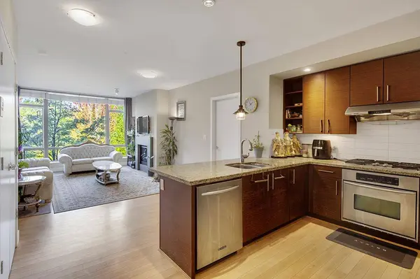 14300 Riverport WAY #205, Richmond, BC V6W 0A4