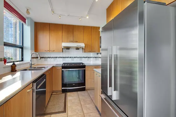 4505 Hazel ST #1302, Burnaby, BC V5H 4T1