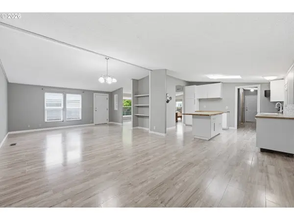 301 E COLUMBIA DR #7, Newberg, OR 97132