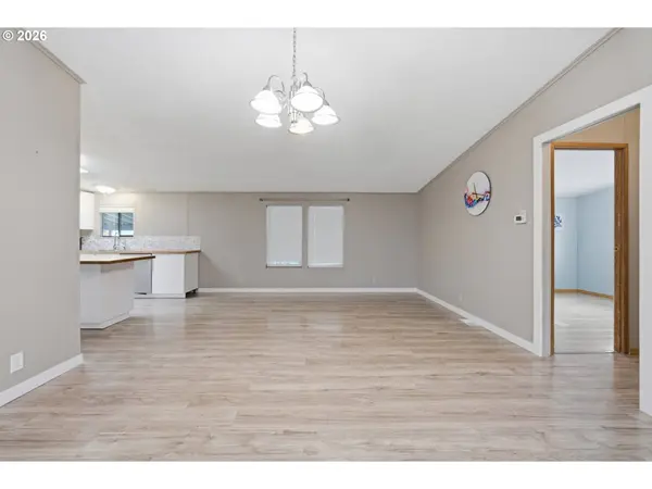 301 E COLUMBIA DR #7, Newberg, OR 97132