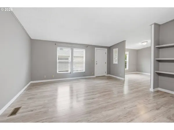 301 E COLUMBIA DR #7, Newberg, OR 97132