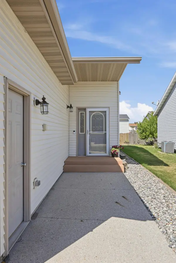 1512 19th AVE E, West Fargo, ND 58078