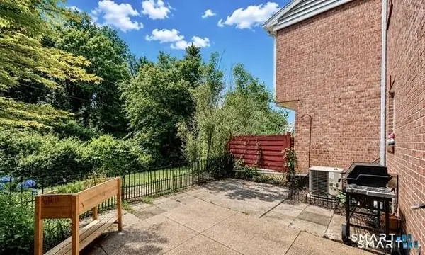 85 Salem Walk #85, Milford, CT 06460