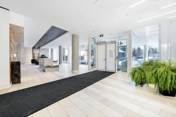 485 Richmond Rd #810, Ottawa, ON K2A 3W9