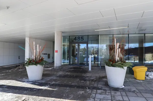 485 Richmond Rd #810, Ottawa, ON K2A 3W9