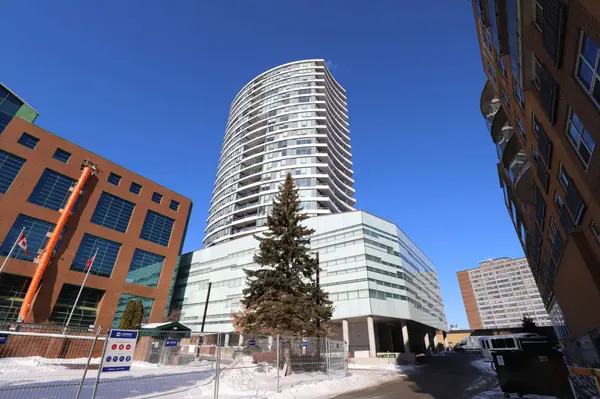 485 Richmond Rd #810, Ottawa, ON K2A 3W9