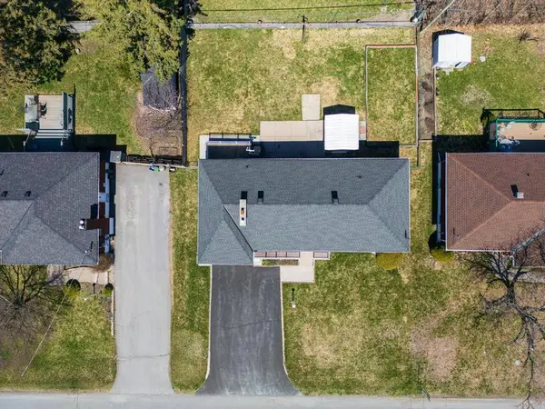 11 Donna St, Ottawa, ON K2G 2V5