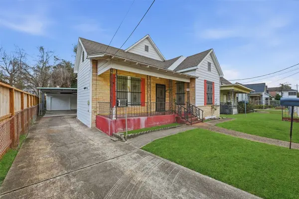 2109 Gentry ST, Houston, TX 77009