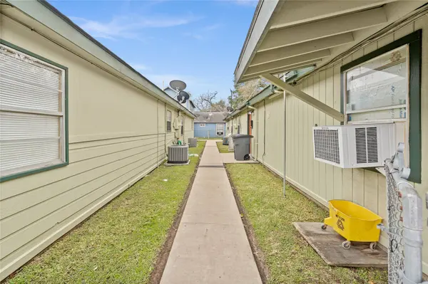 2200 Peach AVE #3, Bay City, TX 77414